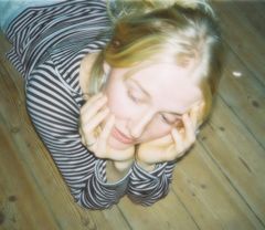Vilma Crow bevæger sig i grænselandet mellem forelskelse og hjertesorg med et råt og inderligt DIY indie-pop/rock‑udtryk. Med catchy guitarriffs og følsomme, syng‑med‑tekster skriver hun sange, der føles som ærlige erkendelser – direkte fra hjertet og uden filter.