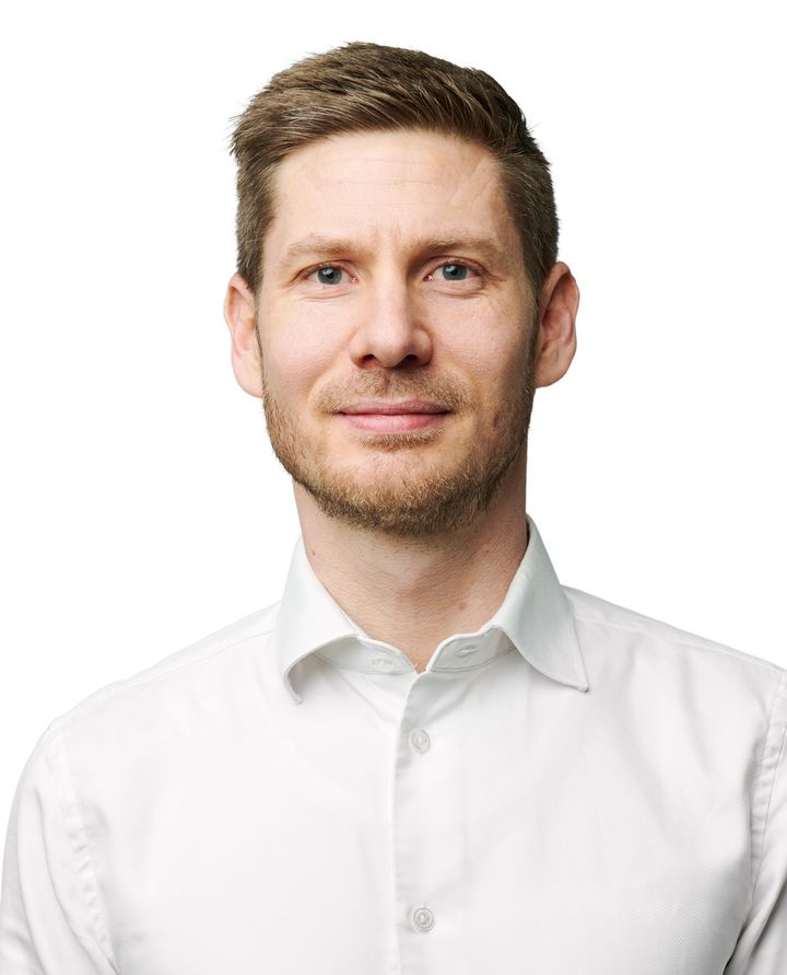 Jonas Brandt Schøsler har læst en professionsbachelor i finans på Erhvervsakademiet Lillebælt, hvor han også efterfølgende har fungeret som censor. Nu er han ny rådgiver i Fynske Banks filial i Nyborg.