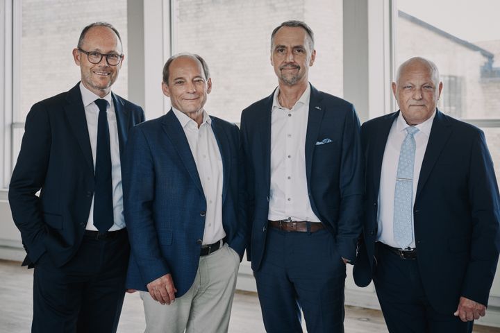 Fra venstre: Henning Dam, adm. direktør i Fynske Bank, Peter Cederfeld de Simonsen, bestyrelsesformand, Fynske Bank, Per Maegaard, bestyrelsesformand, Nordfyns Bank, Holger Bruun, adm. direktør, Nordfyns Bank. Billede er til fri afbenyttelse.