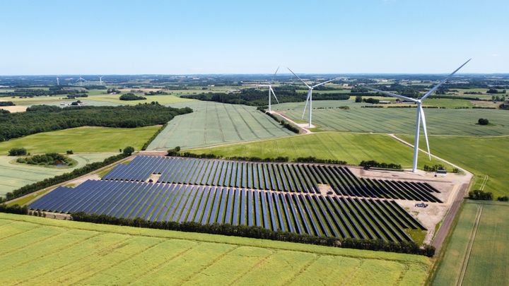Hybridpark med vind- og solenergi. Her anbringes de grønne datacentre.