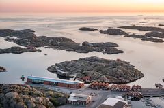Øgrupper ved Tjörn ved solnedgang