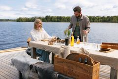 Flydende middag på floden hos Annerstad Prästgård.