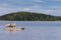 Flydende middag på søen ved Annerstad Prästgård.