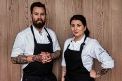 Teamet hos Restaurang Urtid serverer lokale råvarer.