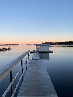 badebro med saunaflåde ved Anfasteröd Gårdsvik