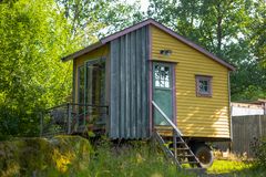 Siw Malmkvists farverige hotelvogn på Tyrolen