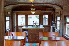 Nyd din morgenmad i skønne omgivelser i denne vogn på Hotel Tyrolen.