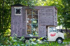 Hotelværelsen bygget ovenpå en klassisk Bedford Blitz på Tyrolen Hotel