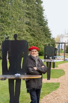 Kunstner Bertil Vallien ved Sollidens Slott