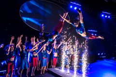 “Alle vil gerne være stjerner på TikTok og i X Factor, men vores show er ikke et solo-show. Gymnastikken lærer os, at vi først kommer rigtig op at flyve, når vi løfter i flok. At vi hjælper og støtter hinanden og godt må fejle undervejs.” (CITAT: Lars Godbersen, forhv. Superkid, nu Leder)