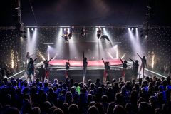 Flying Superkids medbringer også “KIA Family Park” – en stor udendørs aktivitetspark, hvor man kan teste sin “indre Flying Superkid” af. Parken åbner 2 timer før showstart med springbaner, trampoliner og hoppeborg