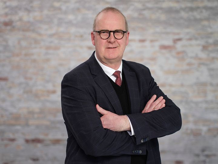 Vi skylder ethvert menneske ét hvilested – ikke mange. Døden skal ikke være en markedsplads for smykker og varer lavet af afdøde,” siger Søren Peter Hansen, der er direktør i Tænketanken Prospekt.