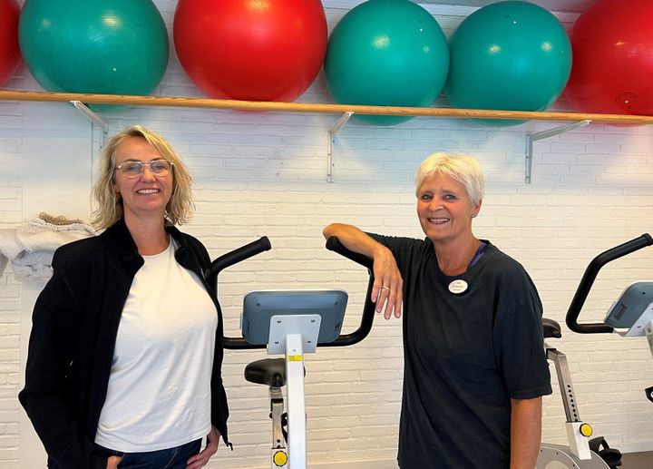 Leder af Genoptræningscenter Teglporten Lene Kiehl-Jensen (tv) og fysioterapeut Lone Christiansen er stolte over borgernes høje tilfredshed med dem og deres kolleger i Rehabiliteringscenter Hegnsgården og Skovbrynet.