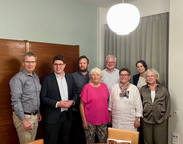 Der er indgået budgetaftale i Rudersdal Kommune. Fra venstre mod højre: Court Møller, Christoffer Buster Reinhardt, Christoffer Emil Jexen, Anne Christiansen, Jens Kloppenborg-Skrumsager, Ann Sofie Orth, Julie Quass samt Dorte Nørbo