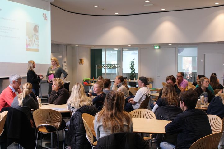 25 pædagogmedhjælpere samlet til temadag i Birkerød