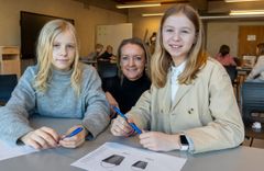 Elizabeth Sihm Holstein og Sofie Joen Andersen fra 5. klasse sammen med talentvejleder Marianne Seemann