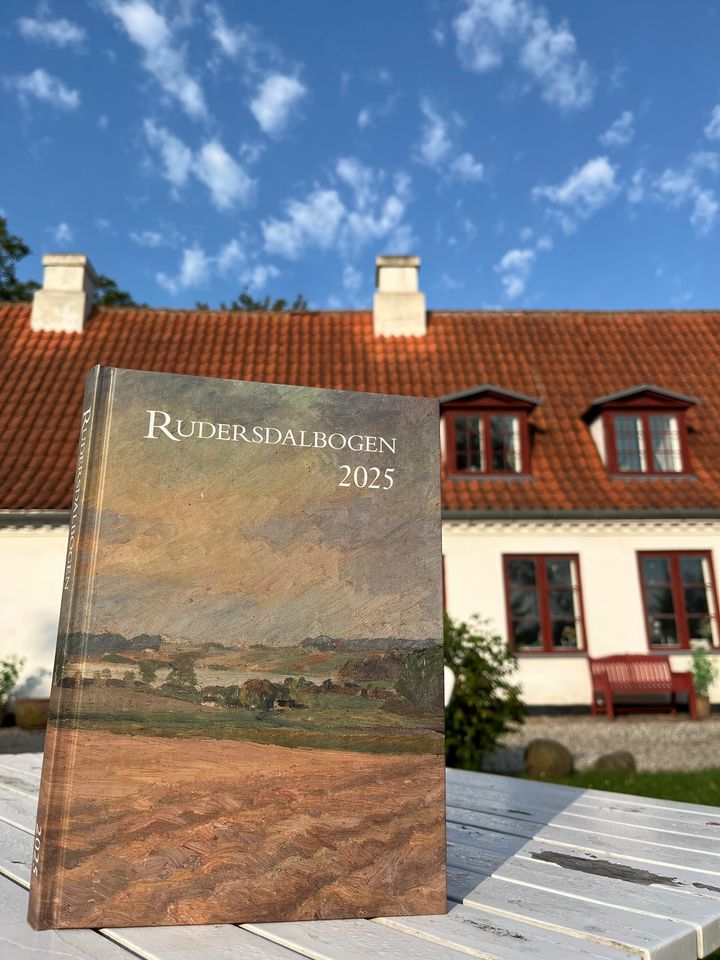 Rudersdalbogen 2025 fotograferet foran Mothsgården i Søllerød.