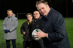 DBU-direktør Erik Brøgger, borgmester Ann Sofie Orth, DBU Sjællands formand Jakob Koed og formanden for Kultur- og fritidsudvalget Knud Skadborg.