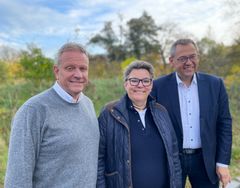 Tre borgmestre byder ideen om en sti rundt om Sjælsø velkommen: Fra venstre Morten Slotved, Hørsholm, Ann Sofie Orth, Rudersdal, og Karsten Längerich, Allerød.