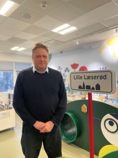 Knud Skadborg, formand for Kultur- og Fritidsudvalget, på Holte Bibliotek