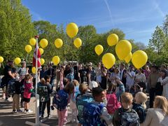 Børn og forældre på 1. skoledag