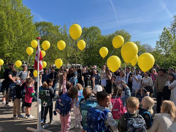 Børn og forældre på 1. skoledag