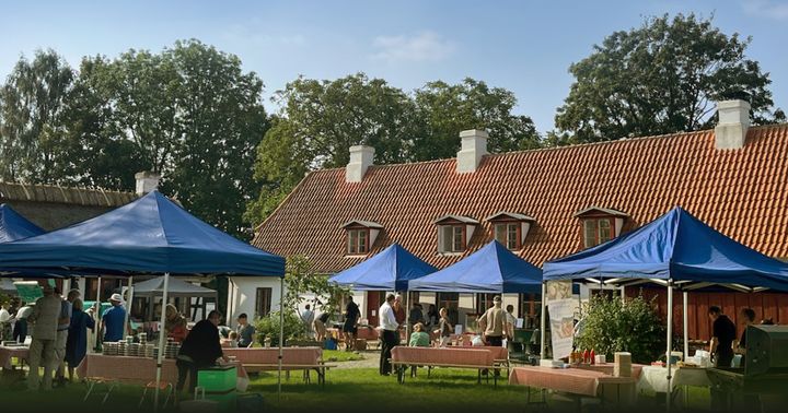 Der er gratis adgang til Mothsgårdens høstmarked, der finder sted den 6. september 2026 kl.11.00-16.00.