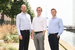 Mikael Bäcke, den hidtidige direktør i Bet25, Hans Lord Skarplöth, CEO i ATG og bestyrelsesformand for både Hippos ATG OY og 25syv Group A/S og Henrik Friis, ny direktør for Bet25.