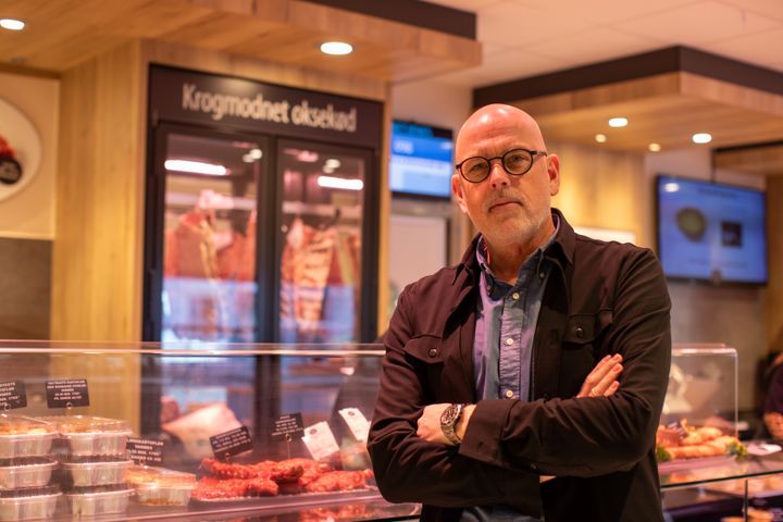 På trods af prisstigningerne på oksekød er der optimisme hos landets slagtermestre. Salgsmæssigt ligger man på niveau med sidste år på samme tid, fortæller Leif Wilson Laustsen, direktør i FødevareDanmark.