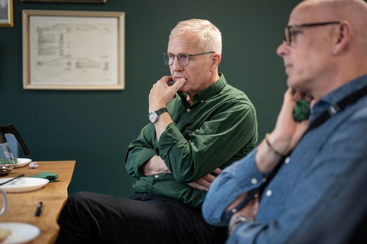 Lars Andersen, adm. direktør i Himmerlandskød (tv.), sammen med Leif Wilson Laustsen, direktør i FødevareDanmark (th.). Sammen med SamMark, Landsforeningen af Danske Mælkeproducenter (LDM) og Danske Svineproducenter anker de nu den såkaldte gebyrsag til Højesteret.