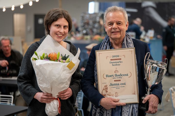 Jama Ost i Risskov vandt prisen for Danmarks bedste rørte flødeost uden hvidløg, da Danmarks bedste ostedelikatesser blev kåret på fødevaremessen Foodexpo i Herning.