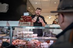"Det er selvfølgelig en kæmpe anerkendelse at blive nomineret. Det er resultatet af en fantastisk indsats af vores medarbejdere. Det er dem, der har knoklet og sørget for, at vi er kommet så godt fra start", siger slagtermester Martin Hall Mortensen fra Stoholm Slagter.