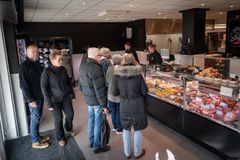 "Det er selvfølgelig en kæmpe anerkendelse at blive nomineret. Det er resultatet af en fantastisk indsats af vores medarbejdere. Det er dem, der har knoklet og sørget for, at vi er kommet så godt fra start", siger slagtermester Martin Hall Mortensen fra Stoholm Slagter.