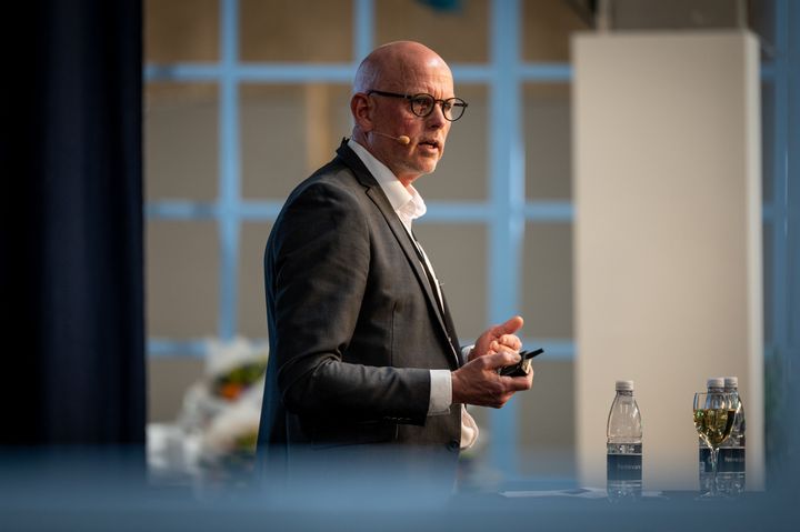 "Det er svært at forstå, at vi i 2026 vil regulere dansk landbrug efter beregninger af, hvor meget kvælstof der løb ud i havet for 6.000 år siden", lyder det fra Leif Wilson Laustsen, direktør i FødevareDanmark, på vegne af mere end 5.000 virksomheder og organisationer i Fødevarealliancen.