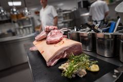 Alle grisen til Svendborg Gourmetgris kommer fra to gårde i området omkring Faaborg. Når de når slagtealderen bliver de kørt mindre end 30 minutter til Svendborg Slagtehus. Dermed undgår de en udmagrende og stressende transport.