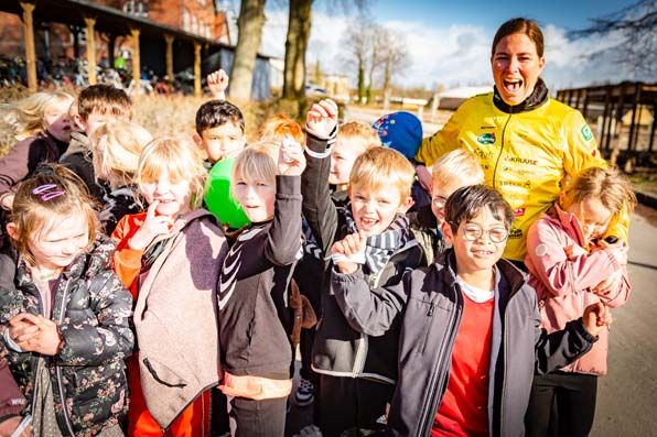 Fredag den 3. maj deltager knap 100.000 elever fra 370 skoler i hele landet i det årlige Team Rynkeby Skoleløbet. Løbet afvikles til fordel for Børnelungefondens arbejde.