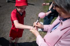 85.000 børn indsamlede 6,4 millioner kroner til Børnelungefonden, da Team Rynkeby Skoleløbet blev afviklet på 350 danske skoler i starten af maj.