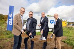 Fra venstre ses Jakob Ville, Koldings borgmester, Christian Trillingsgaard, investor og udlejer, Steen Kristensen, Managing Director i GLS Denmark og Morten Høilund fra entreprenør Kjæhr & Trillingsgaard