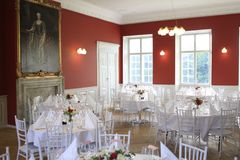 Riddersalen på Charlottenlund Slot bliver allerede flittigt brugt til alt fra bryllupper til intime koncerter. Med det nye Folkehus skabes et centrum for kultur, events, koncerter og wellness – et levende samlingspunkt, der kan løfte hele Gentofte Kommune.