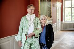 Mads Hedegaard, Direktør Charlottenlund Slot og Pia Jette, Direktør, Bellevue Teatret. Den 5. og 6. juni slår Charlottenlund Slot dørene op til Sommerkoncerter på slottets plæner – en intim koncertoplevelse med nogle af Danmarks stærkeste musiknavne.