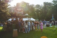 Den 5.–6. juni 2026 på Charlottenlund Slot afholdes eksklusive sommerkoncerter og kulturoplevelser i historiske omgivelser med musik, talks, gastronomi og elegant garden-party stemning.