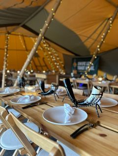 Bramslev Bakker har styrket sin position som eventdestination med både store og mindre arrangementer for erhvervslivet, musikfestivaler og madoplevelser, som tiltrækker gæster fra hele landet.
