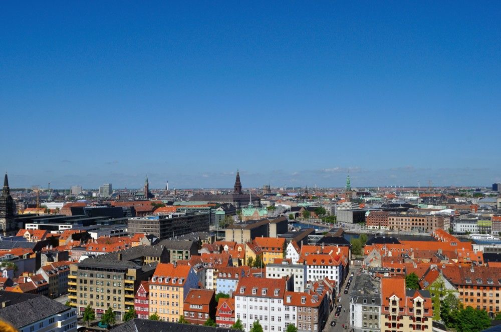 Vi bor til leje i København og ejer vores bolig i resten af landet