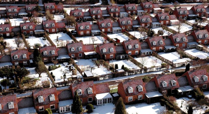 Vinteren står for døren og den første sne er allerede faldet. Derfor er det vigtigt, at du har styr på reglerne for snerydning.