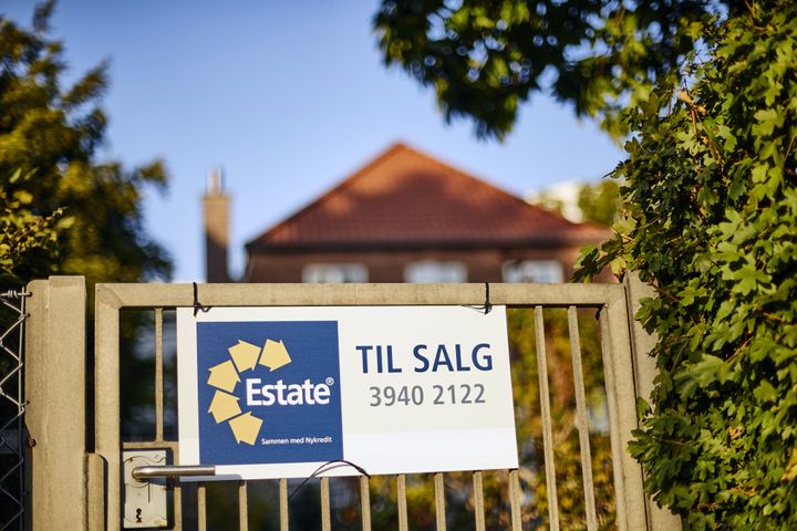 Salgspriserne for både huse, ejerlejligheder og sommerhuse steg i april måned, og ligger nu på det højeste niveau, Boligsiden har registreret.