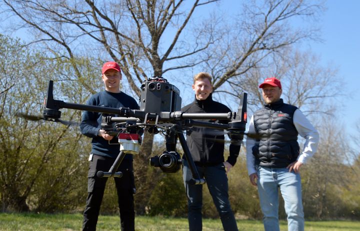 Rådgivningsvirksomheden VKST har tre medarbejdere, som er specialister i droner. Fra venstre ses Søren Kasper Andersen, Frederik Christensen og Jeppe Berner Hansen.