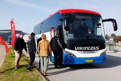 Vikingbus Yutong under kørsel til åbning af Danmarks største ladestation til tung transport