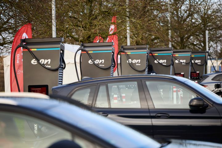 E.ON Drive Infrastructure vinder Vejdirektoratet udbud og udvider lynladernetværket langs de danske motorveje.