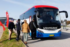 Vikingbus Yutong under kørsel til åbning af Danmarks største ladestation til tung transport