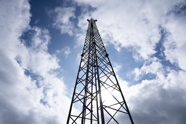 3 opsætter 130 nye 5G-master over hele landet i løbet af 2026. Teleselskabet er nu halvvejs med udrulningsplanen. Foto: 3 Danmark.